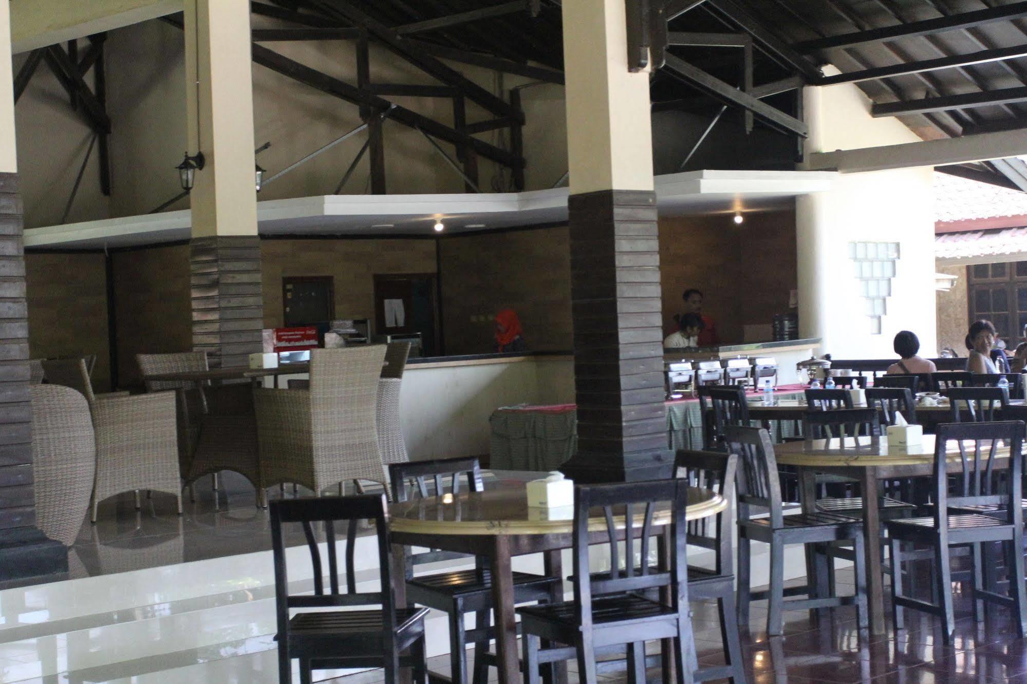 Kuta Indah Hotel Екстериор снимка