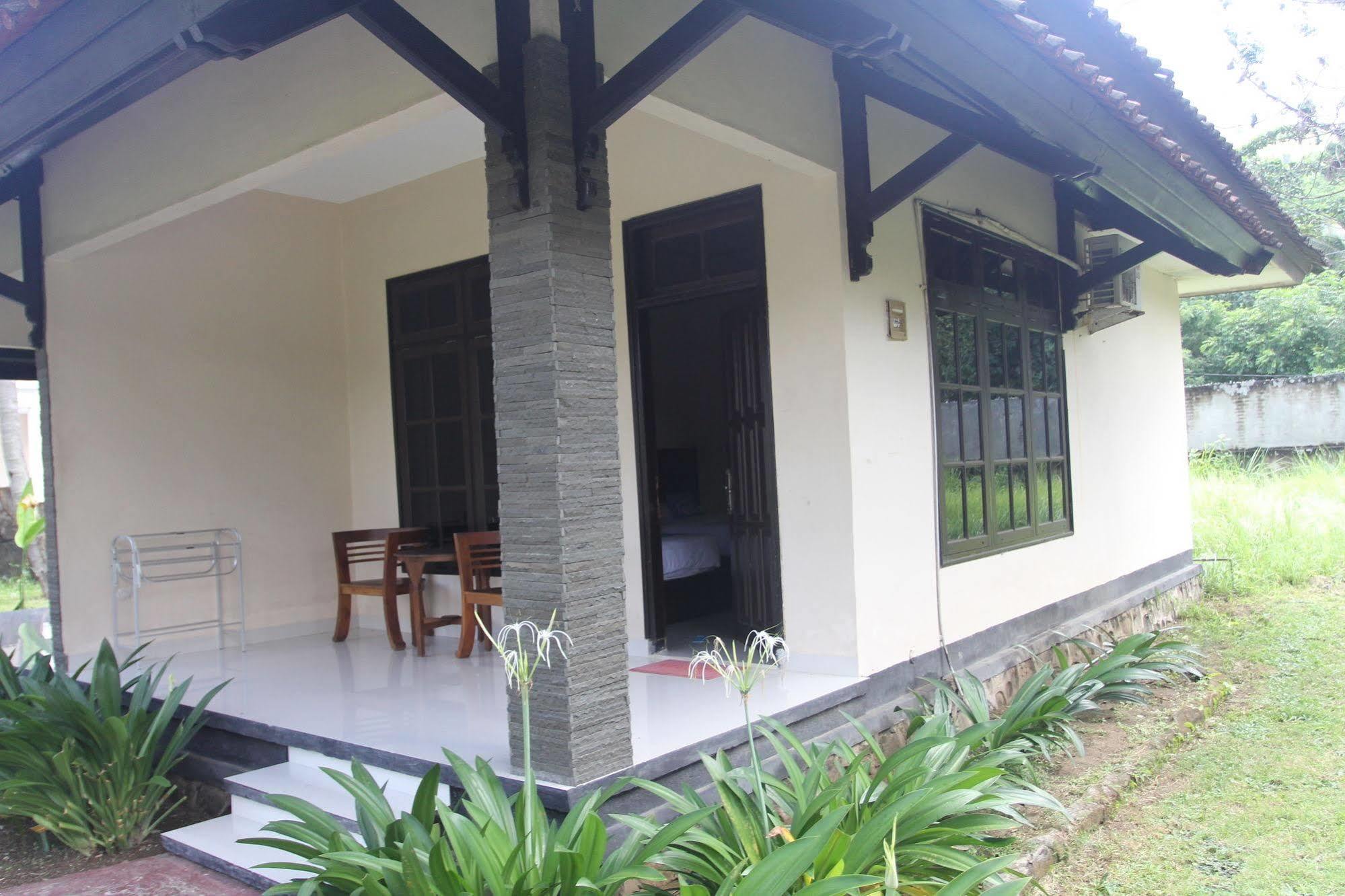 Kuta Indah Hotel Екстериор снимка