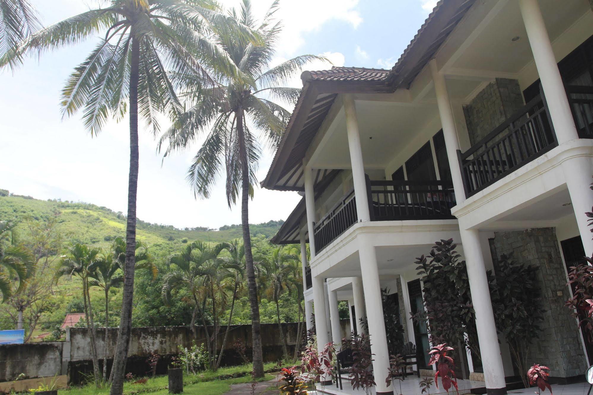 Kuta Indah Hotel Екстериор снимка