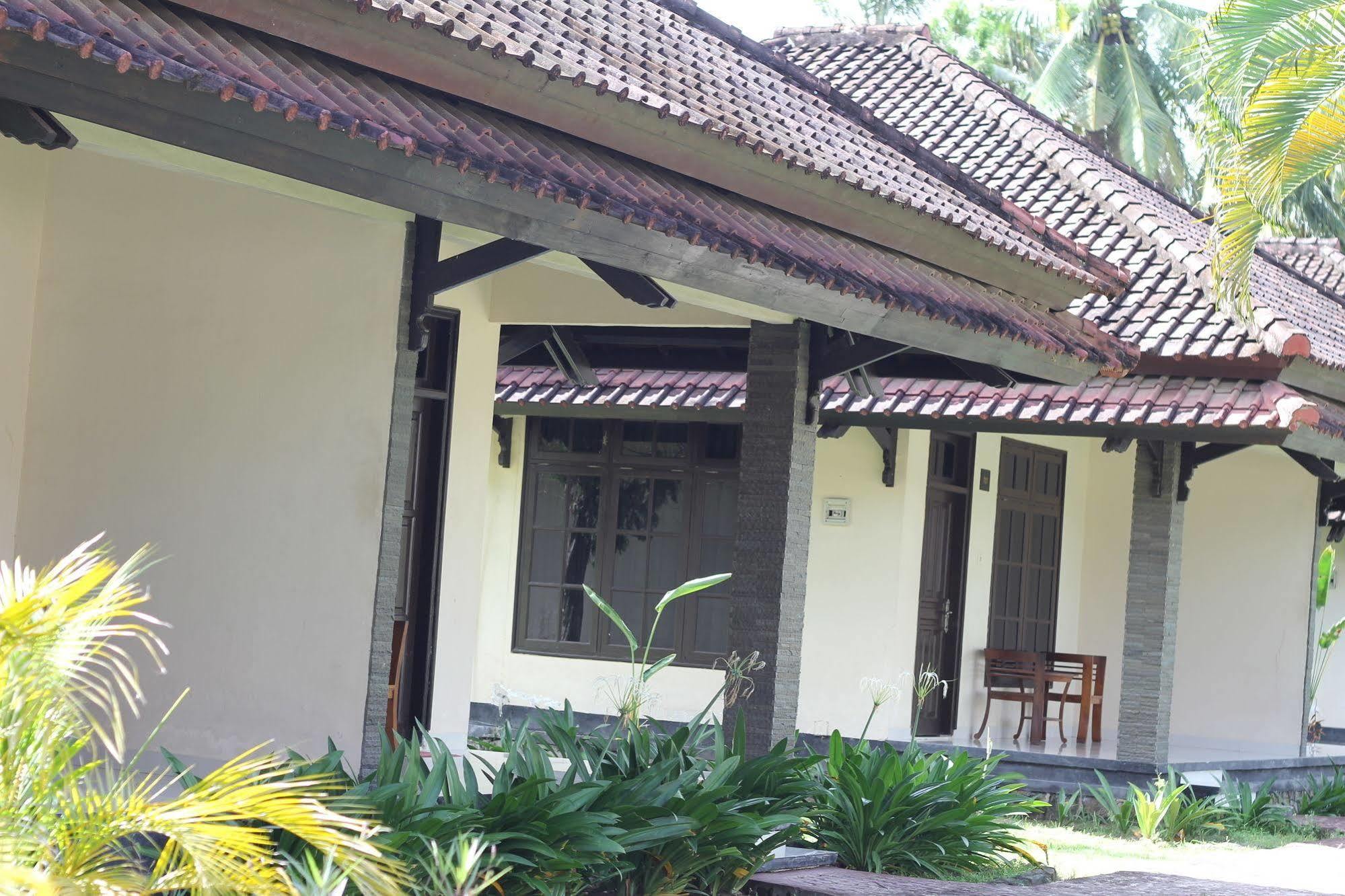 Kuta Indah Hotel Екстериор снимка